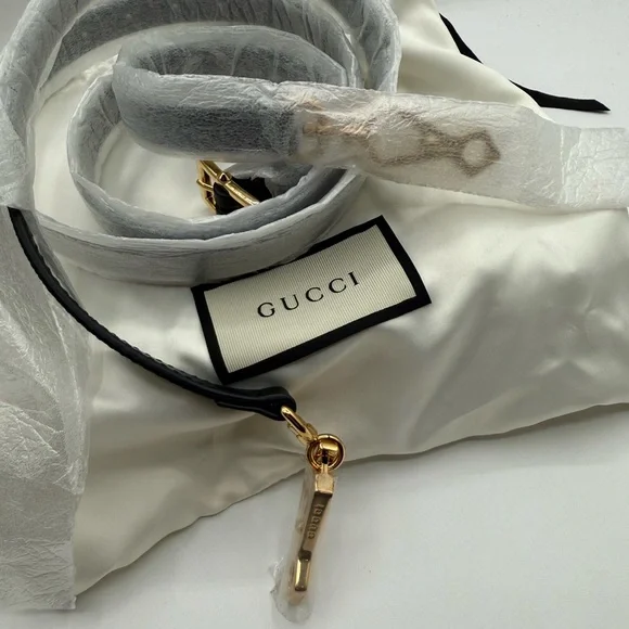 NWT Gucci Red  leather adjustable  strap with gold hardware NIB w/ dust bag - Picture 6 of 11
